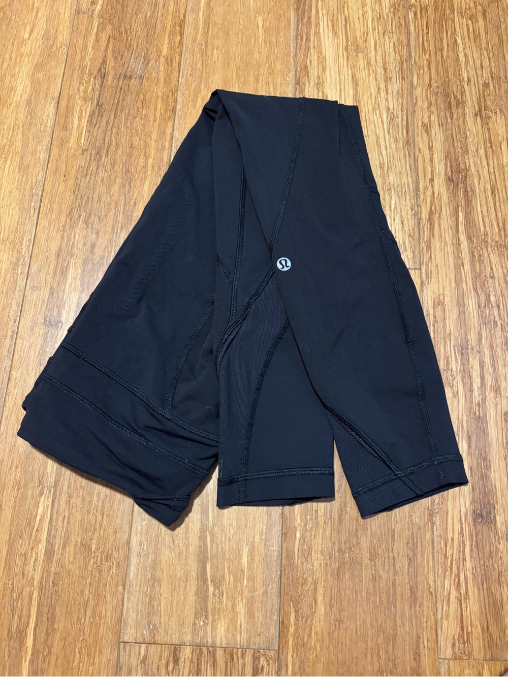lululemon athletica women’s black leggings with mesh, size 4
